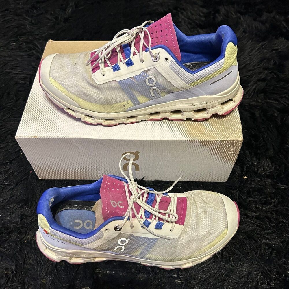 ON CLOUDVISTA multicolored lace up shoes sneakers women’s 9.5 Preowned